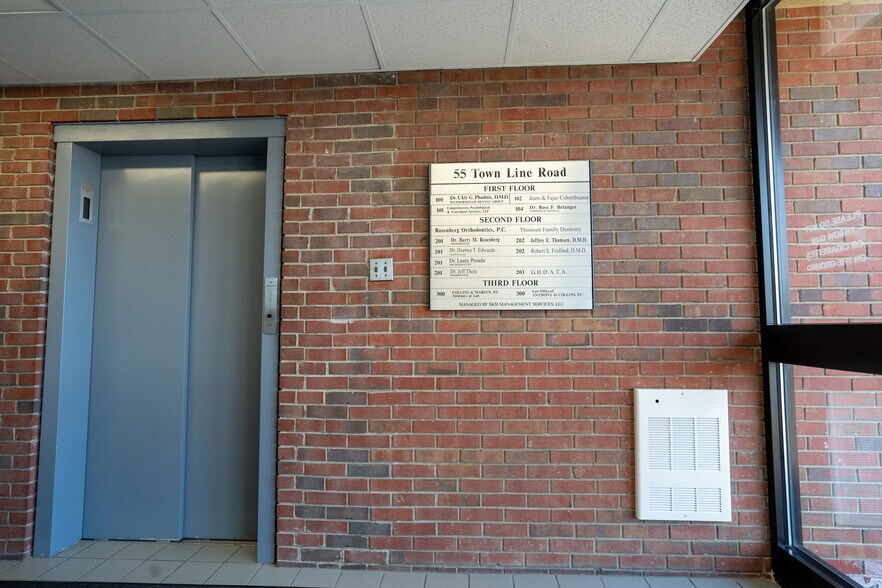 More Photos Of 55 Town Line Rd, Wethersfield Medical For Lease