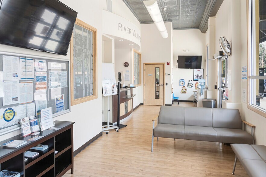 More Photos Of 308 Main St, Olathe Medical For Lease