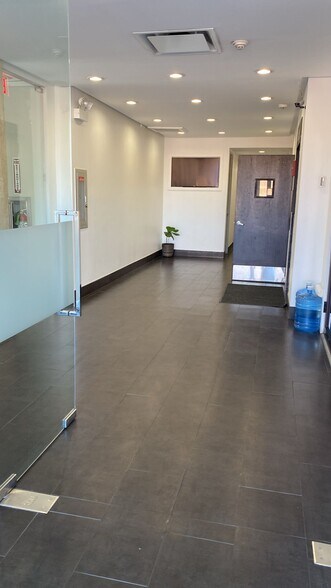 More Photos Of 6232 N Pulaski Rd, Chicago Office For Lease