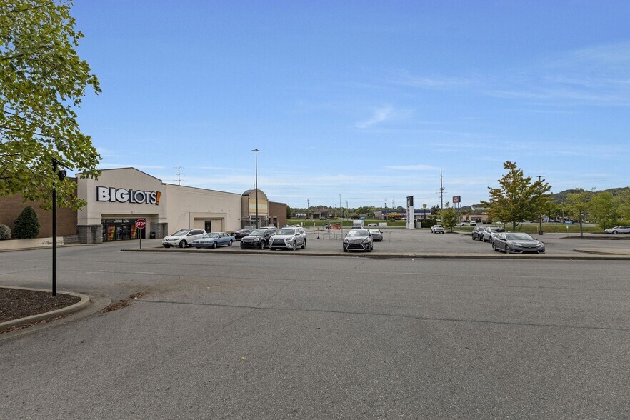 More Photos Of 5560 Nolensville Pike, Nashville Department Store For Lease
