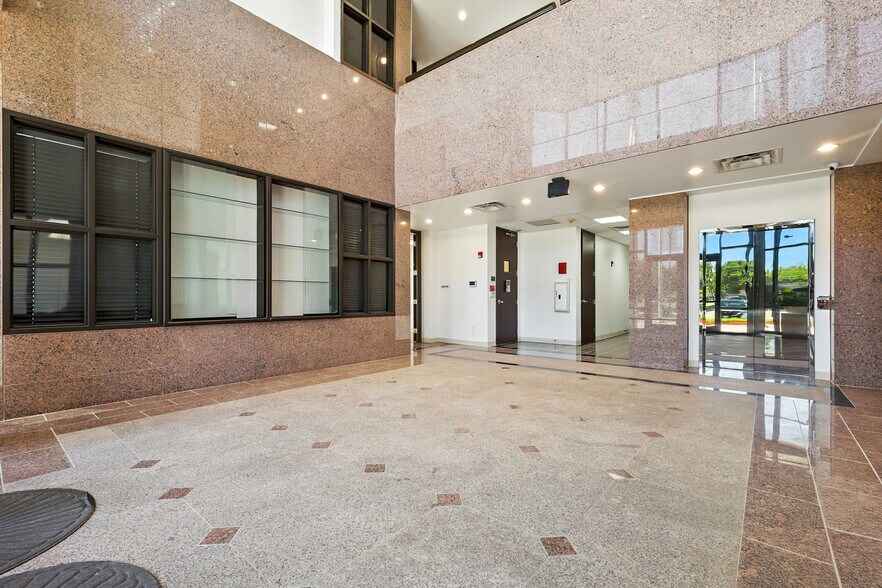 More Photos Of 1100 W Campbell Rd, Richardson Office For Sale