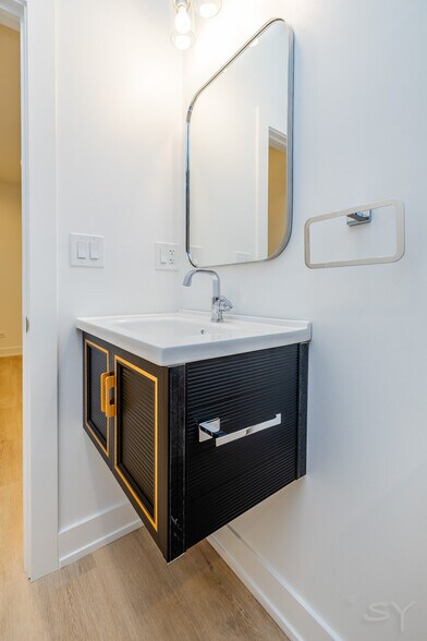 More Photos Of 6050 Eberhart ave, Chicago Apartments For Sale