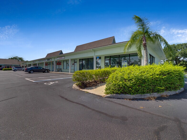 More Photos Of 6600 20th St, Vero Beach Unknown For Lease