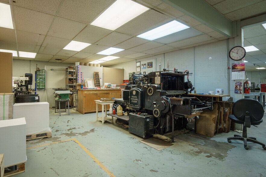 More Photos Of 611 S Mobberly Ave, Longview Flex For Sale