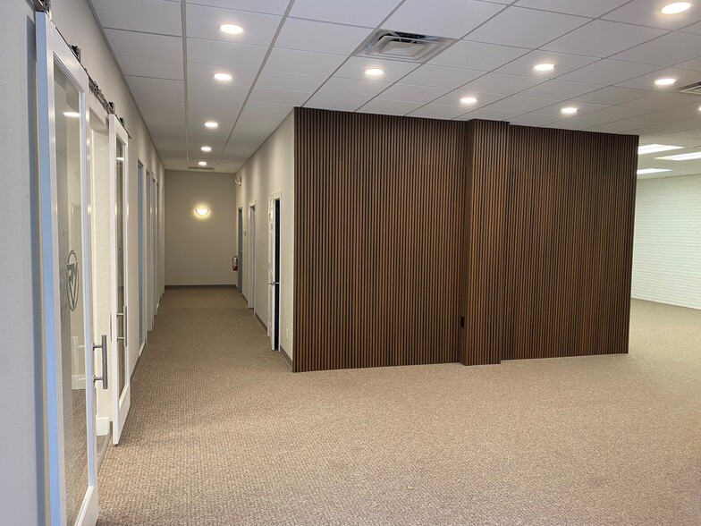More Photos Of 746 North Dr, Melbourne Research And Development For Lease