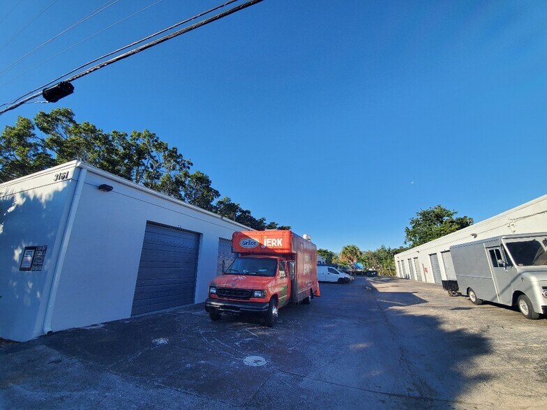 More Photos Of 3161-3181 NE 5th Ave, Oakland Park Self Storage For Lease