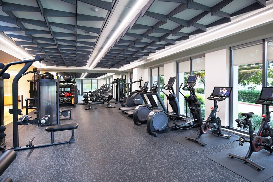 More Photos Of 8401 N Central Expy, Dallas Office For Lease