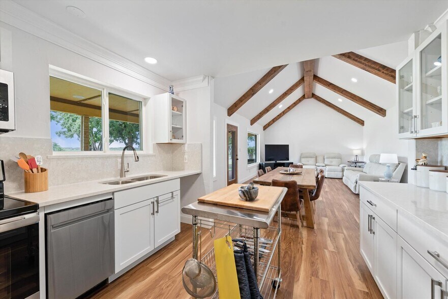 More Photos Of 1000 County Road 904, Joshua Golf Course Driving Range For Sale