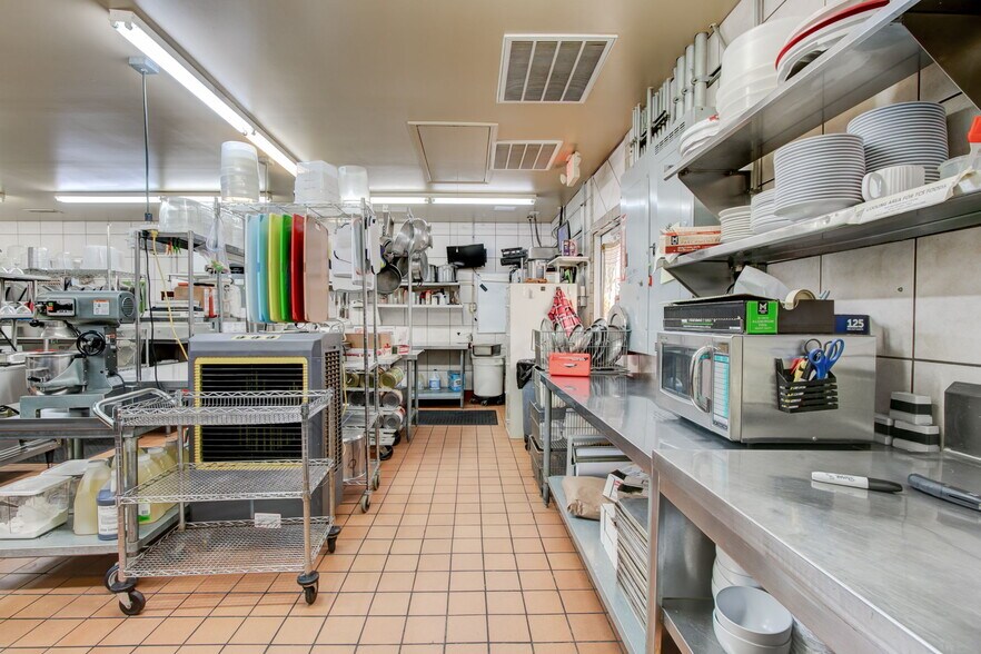 More Photos Of 868 County Line Rd NE, Resaca Convenience Store For Sale