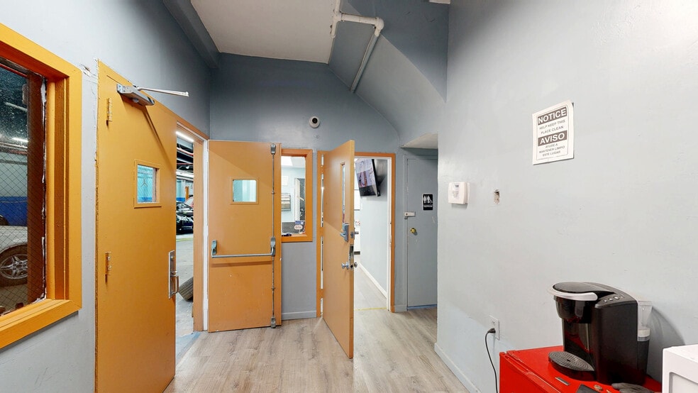 More Photos Of 720 Mulberry St, Allentown Auto Repair For Lease