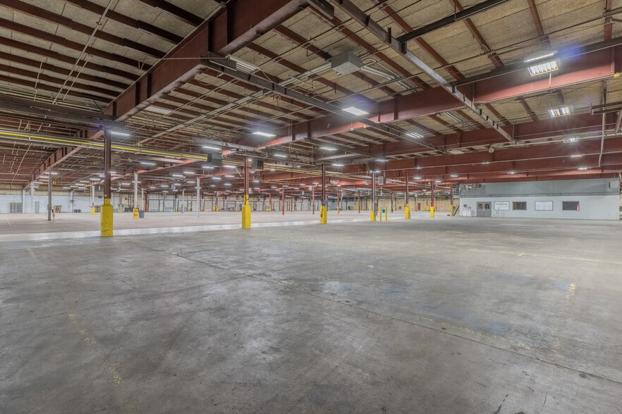 More Photos Of 535 Macon St, McDonough Distribution For Sale