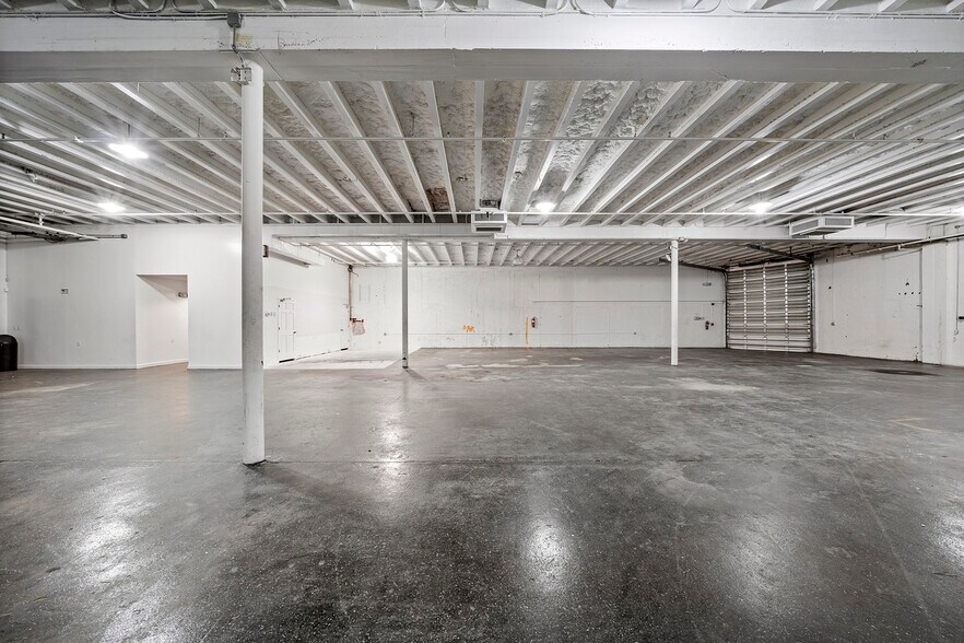 More Photos Of 2585 NW 21st Ter, Miami Warehouse For Lease
