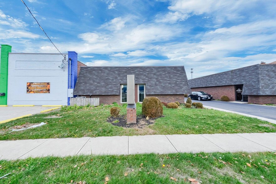 Primary Photo Of 444-454 E Center St, Marion Office For Sale