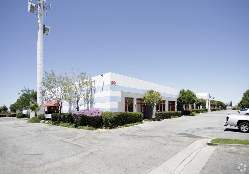 More Photos Of 43301 Division St, Lancaster Showroom For Lease