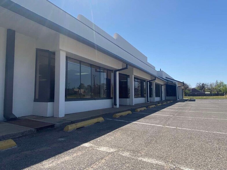 More Photos Of 8014 N Western Ave, Oklahoma City Freestanding For Lease