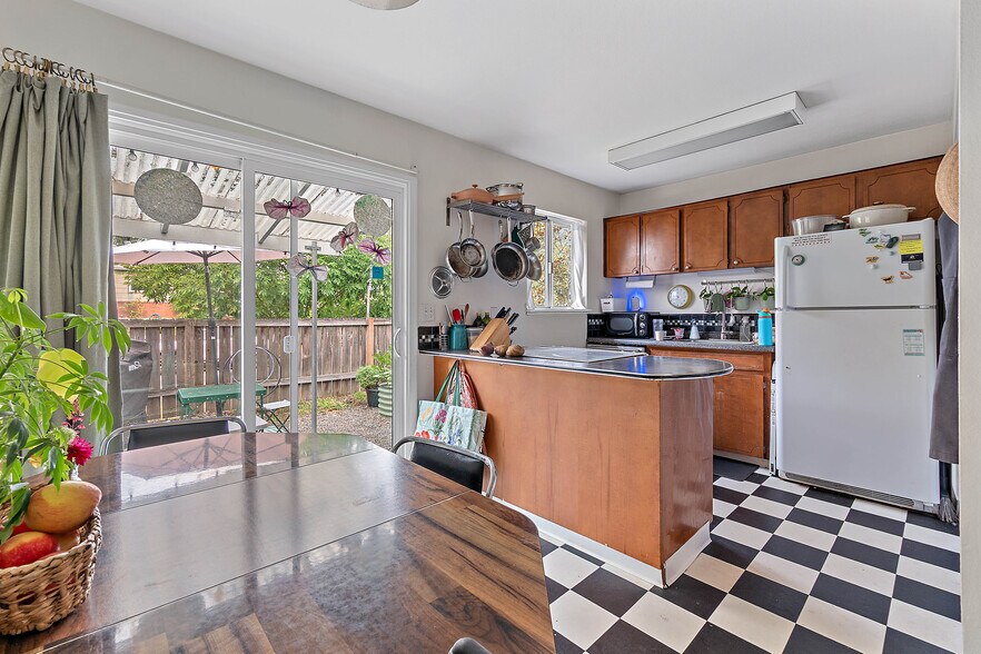 More Photos Of 806 SE Nehalem St, Portland Apartments For Sale