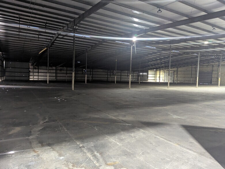 More Photos Of 91 S College St, Statesboro Warehouse For Sale