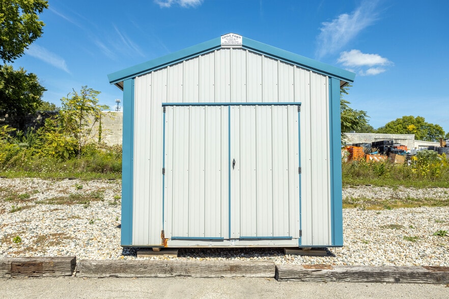 More Photos Of 1600 Washington Ave, Frankfort Specialty For Sale