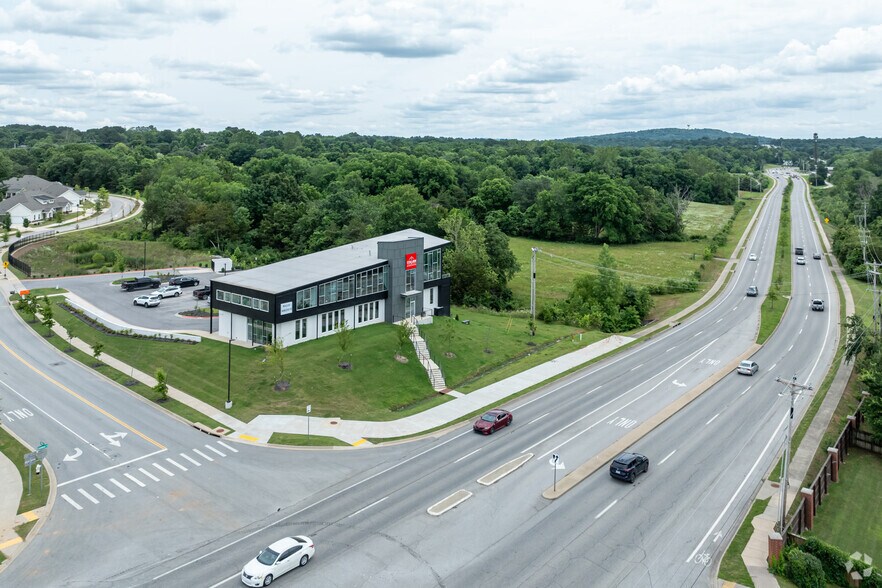 More Photos Of 2909 E Glory Dr, Fayetteville Medical For Lease