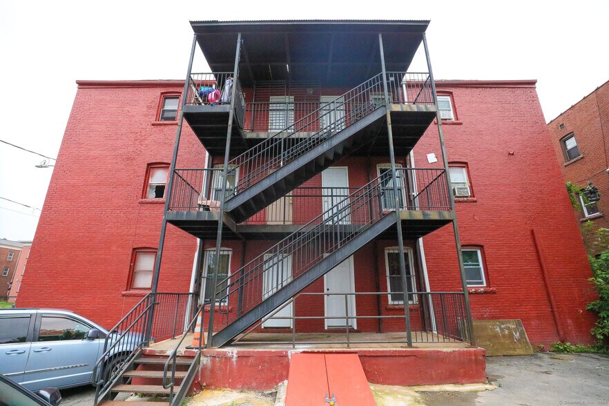 More Photos Of 300 Garden St, Hartford Apartments For Sale