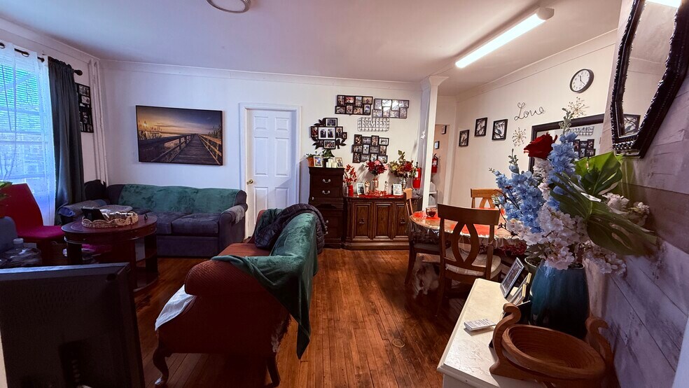 More Photos Of 211 S Easton Rd, Glenside Storefront Retail Residential For Sale