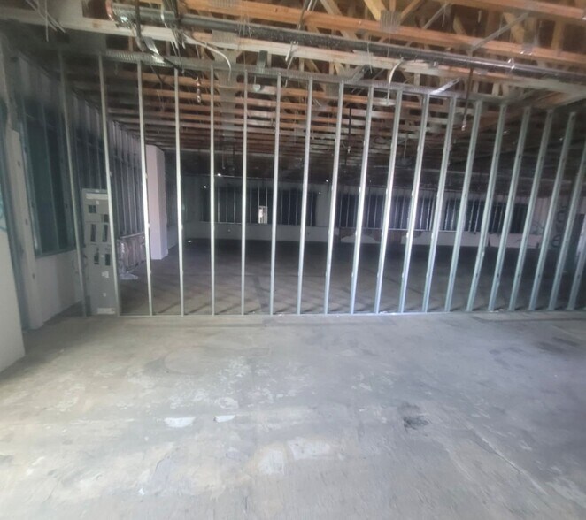 More Photos Of 3345 Pepper Ln, Las Vegas Light Distribution For Sale