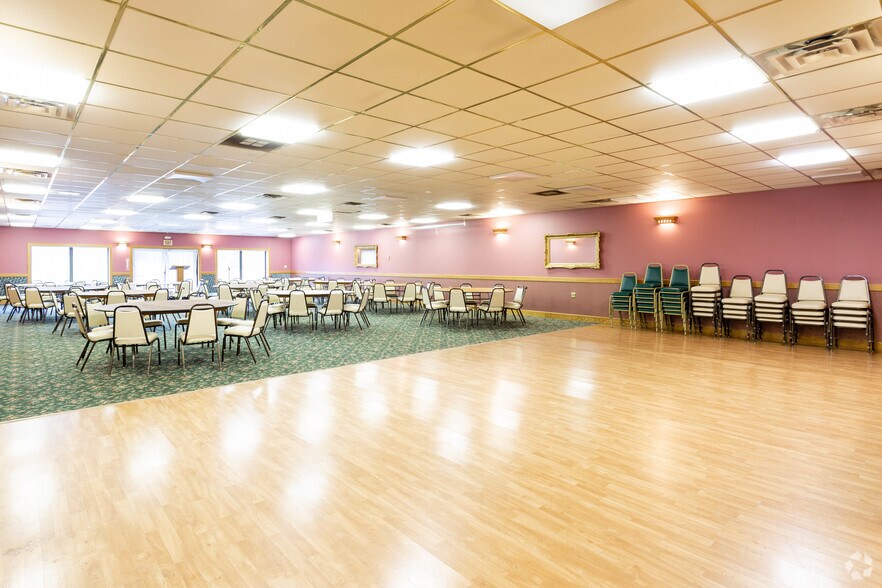 More Photos Of 2107 Rt-48, Fulton Restaurant For Lease