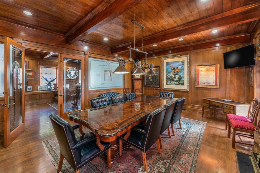 More Photos Of 8752 Holloway Dr, West Hollywood Office For Sale