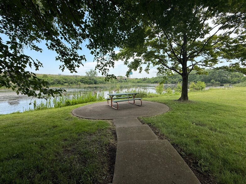 More Photos Of 28085 N Ashley Cir, Libertyville Medical For Sale