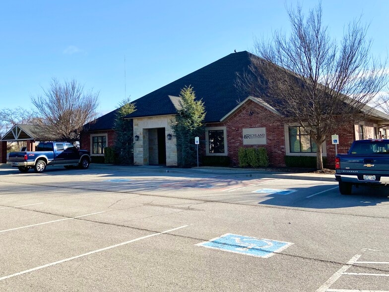 More Photos Of 917 Cedar Lake Blvd, Oklahoma City Office For Lease
