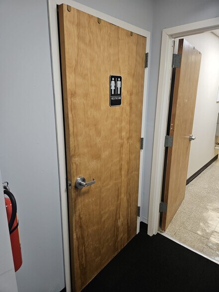 More Photos Of 154 Mineola Blvd, Mineola Storefront Retail Residential For Lease