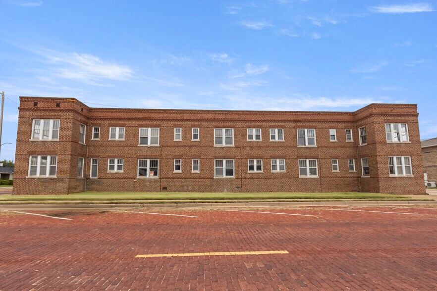 More Photos Of 201 N 3rd St, Ponca City Apartments For Sale