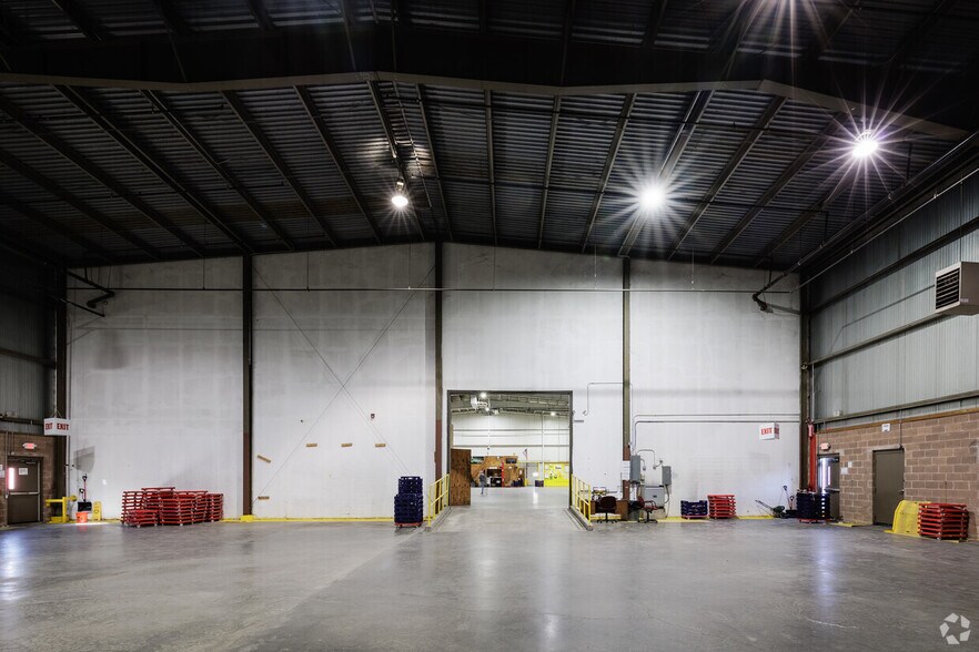 More Photos Of 98 Scobie Dr, Newburgh Distribution For Lease