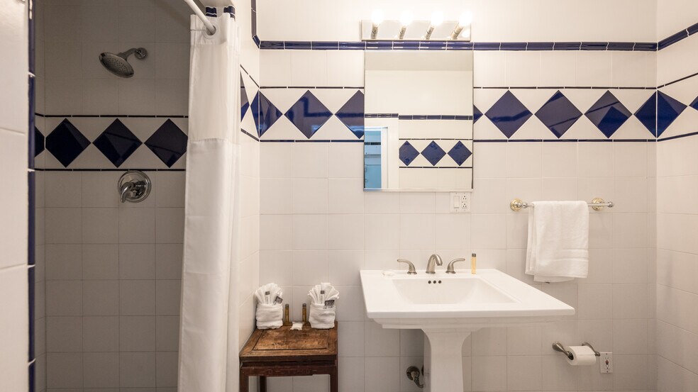 More Photos Of 413 Applerouth Ln, Key West Hotel For Sale