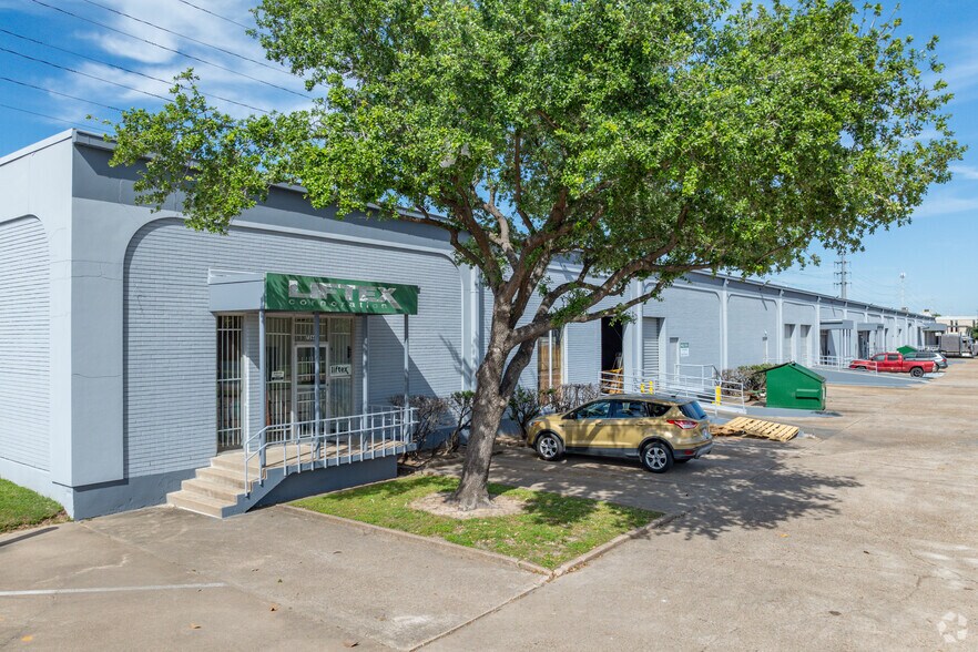 Primary Photo Of 7240-7248 Wynnwood Ln, Houston Light Manufacturing For Lease