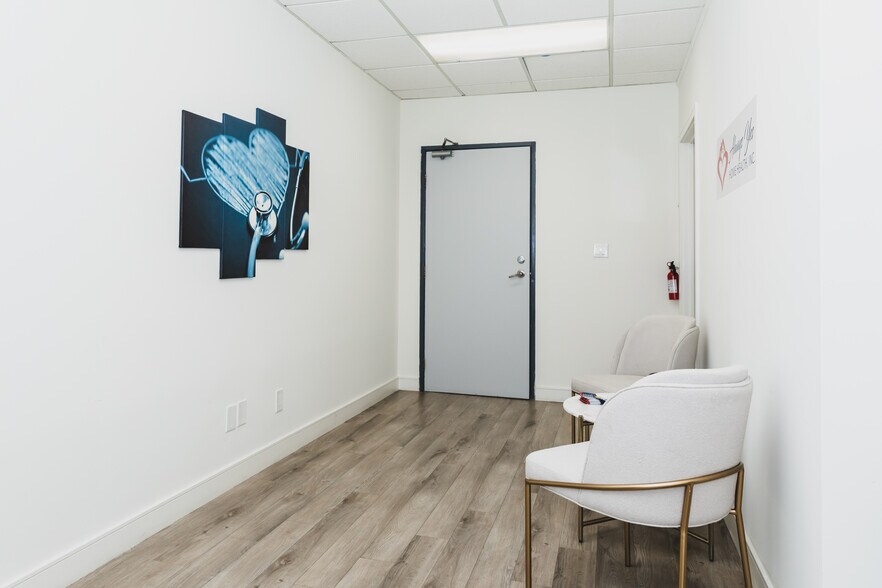 More Photos Of 111 N Jackson St, Glendale Office For Sale
