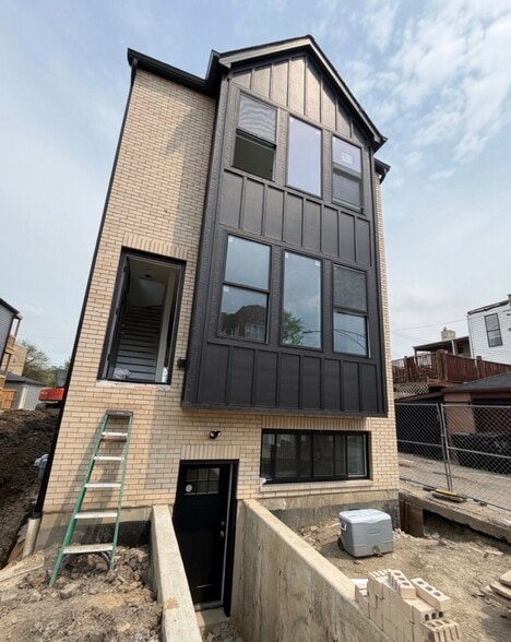 Primary Photo Of 544 Lawndale ave, Chicago Multifamily For Sale