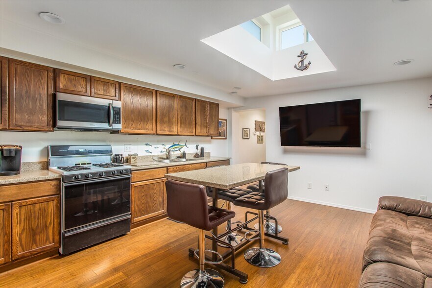 More Photos Of 358 N 6th St, Colton Warehouse For Sale