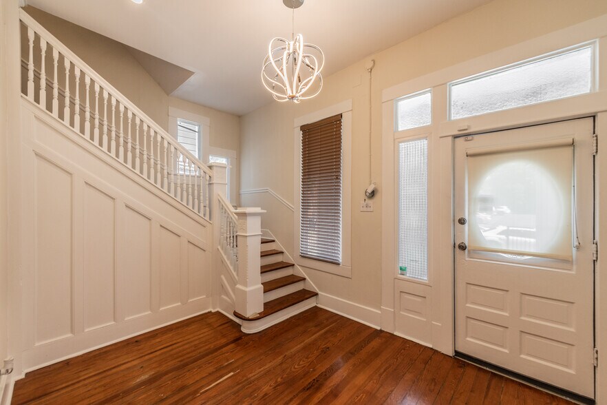 More Photos Of 214 E Ashby Pl, San Antonio Office For Lease