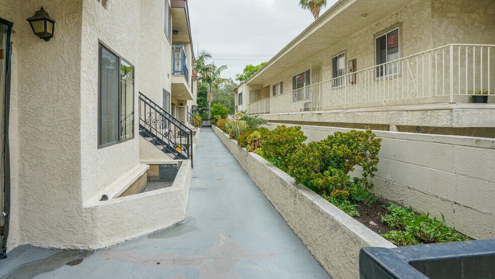 More Photos Of 427 Lincoln Ave, Glendale Apartments For Sale