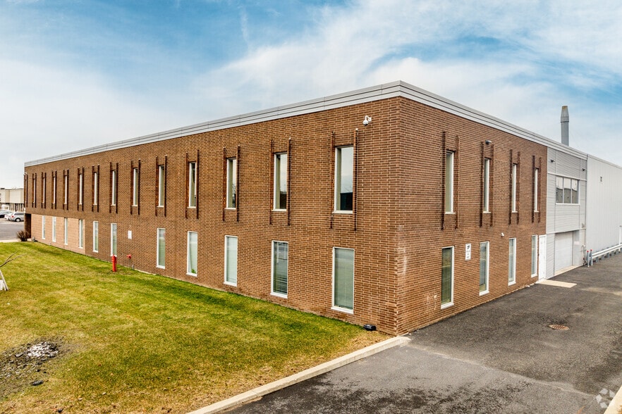 More Photos Of 2396-2400 Rue De La Province, Longueuil Office For Sale