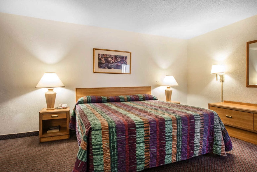 More Photos Of 1623 S Nevada Ave, Colorado Springs Hotel For Sale