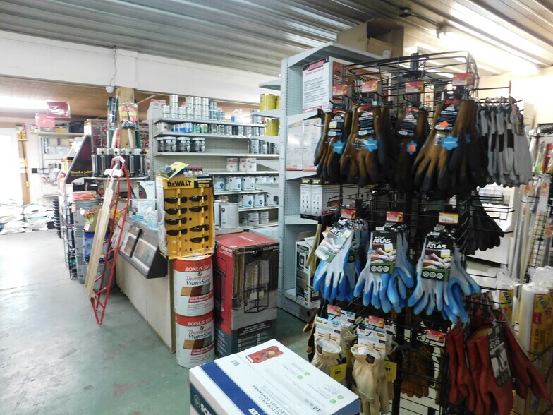More Photos Of 2086 E US Highway 36, Rockville Convenience Store For Sale