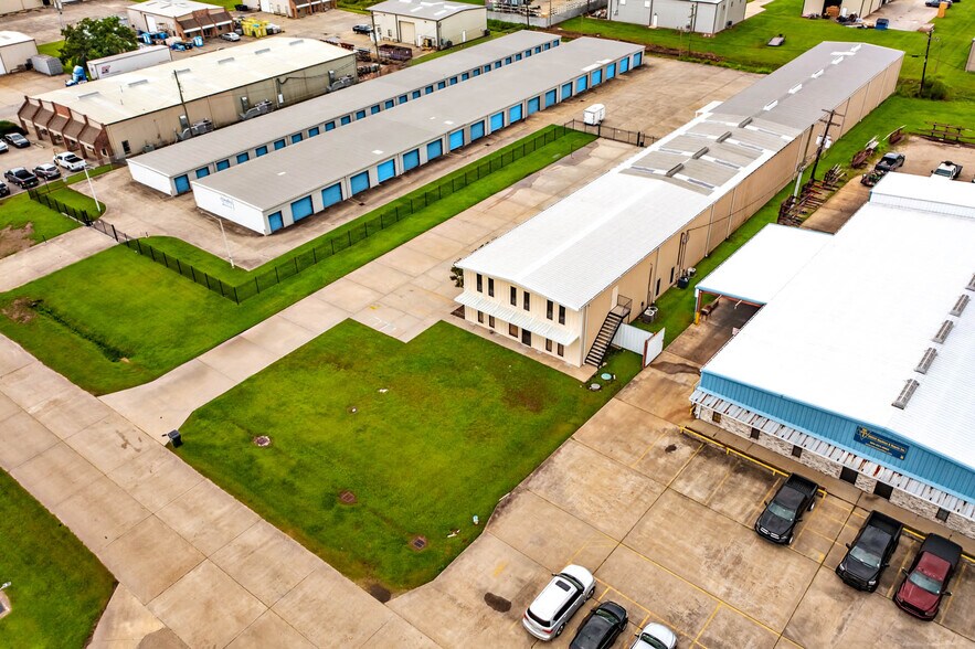More Photos Of 204 Venture Blvd, Houma Industrial For Lease