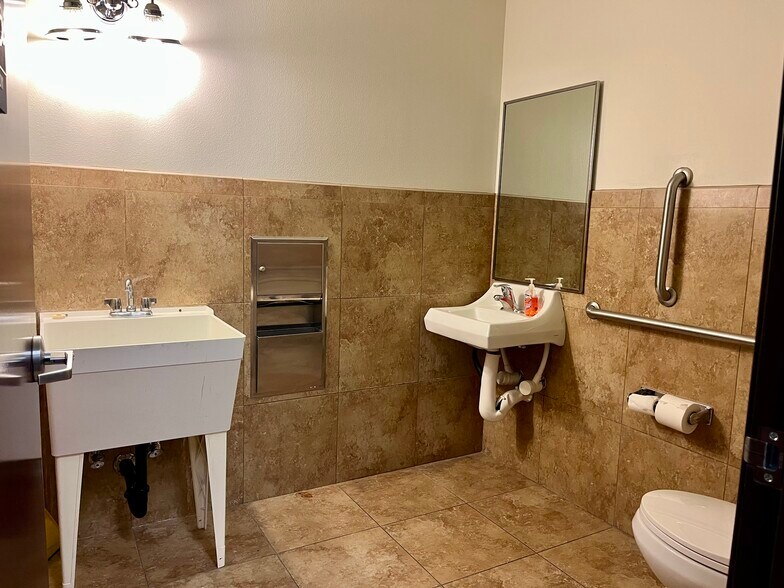 More Photos Of 6280 Spring Mountain Rd, Las Vegas Office For Sale