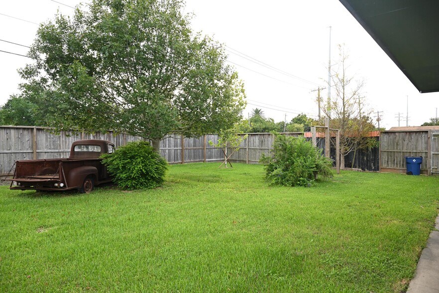 More Photos Of 1218 14th Ave N, Texas City Loft Creative Space For Sale