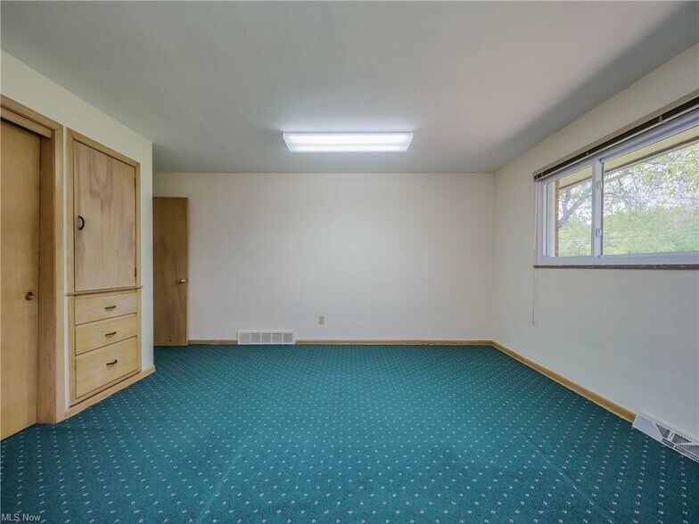 More Photos Of 31255 Lorain Rd, Cleveland Office Residential For Sale
