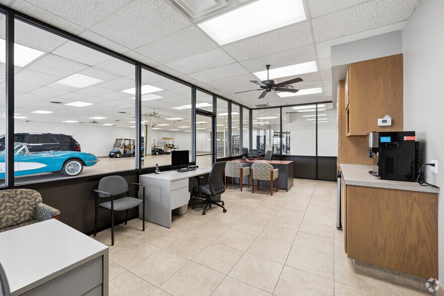 More Photos Of 7682 E 46th Pl, Tulsa Auto Dealership For Lease