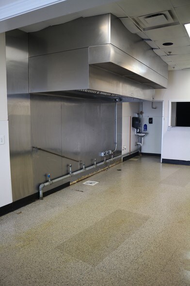 More Photos Of 1143-1153 Gulf Breeze Pky, Gulf Breeze Unknown For Lease