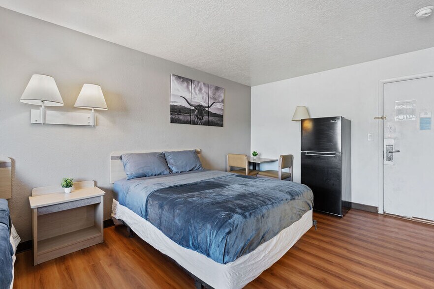 More Photos Of 261 Bear River Dr, Evanston Hotel For Sale